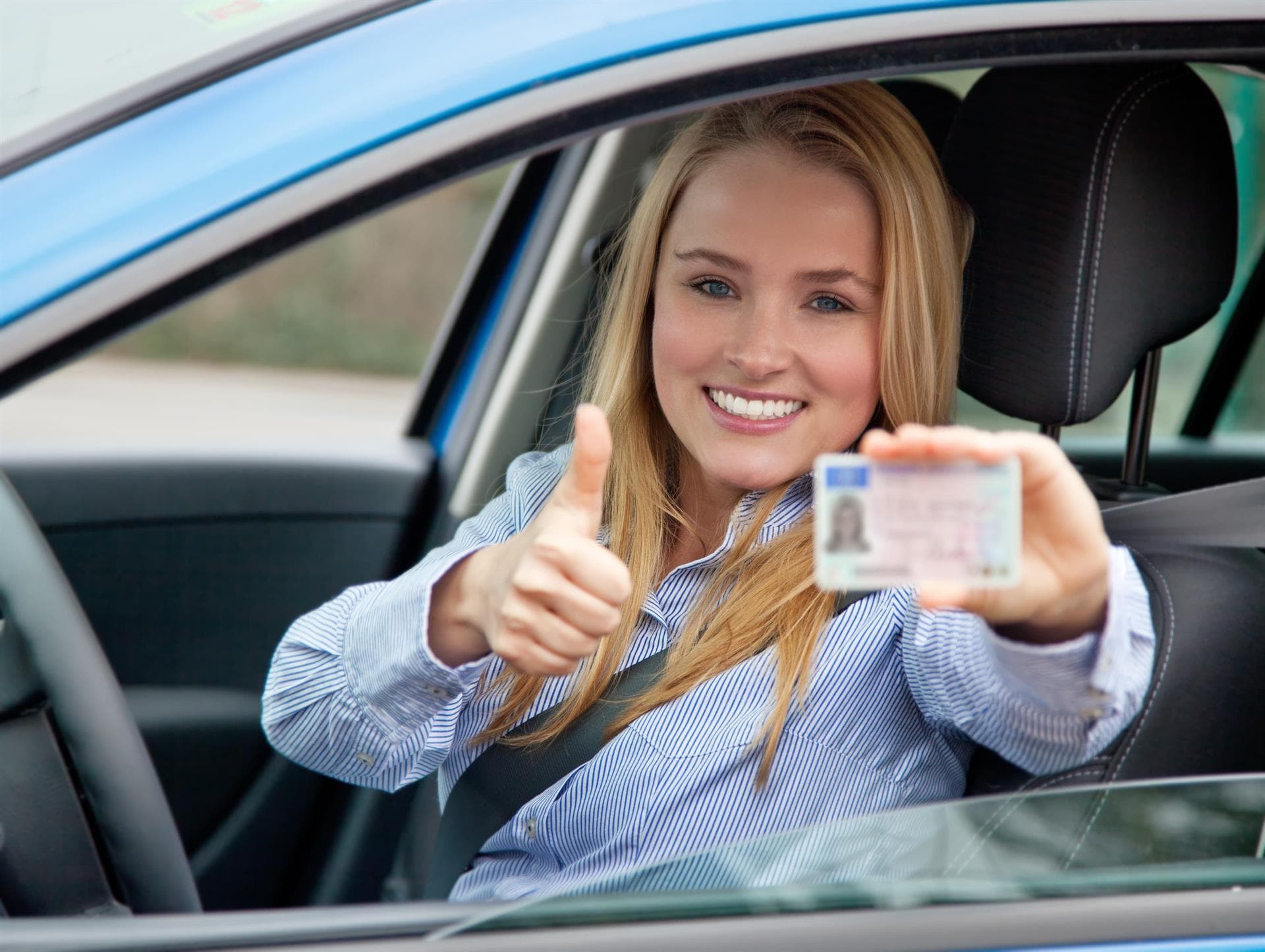 ¡Aprueba el carné de conducir en nuestra autoescuela en Bertamiráns!